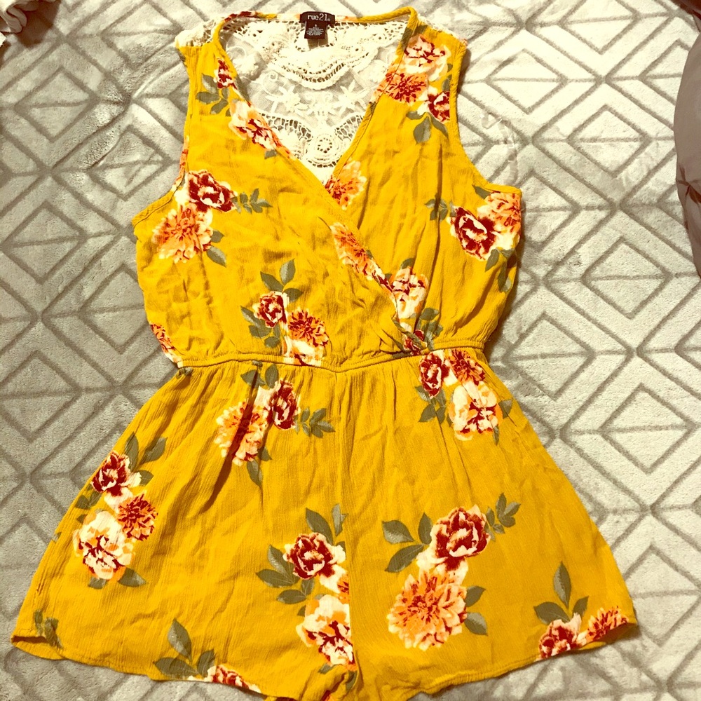 🌸Rue 21 Romper